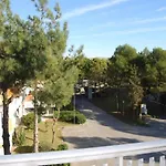 Spacious Flat Near Pluto