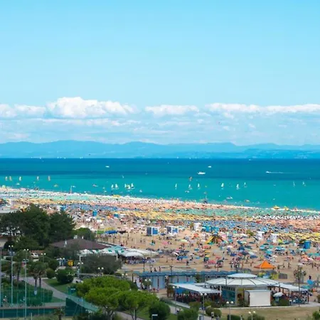 Spacious Flat Near Pluto