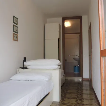 Spacious Flat Near Pluto Apartment
